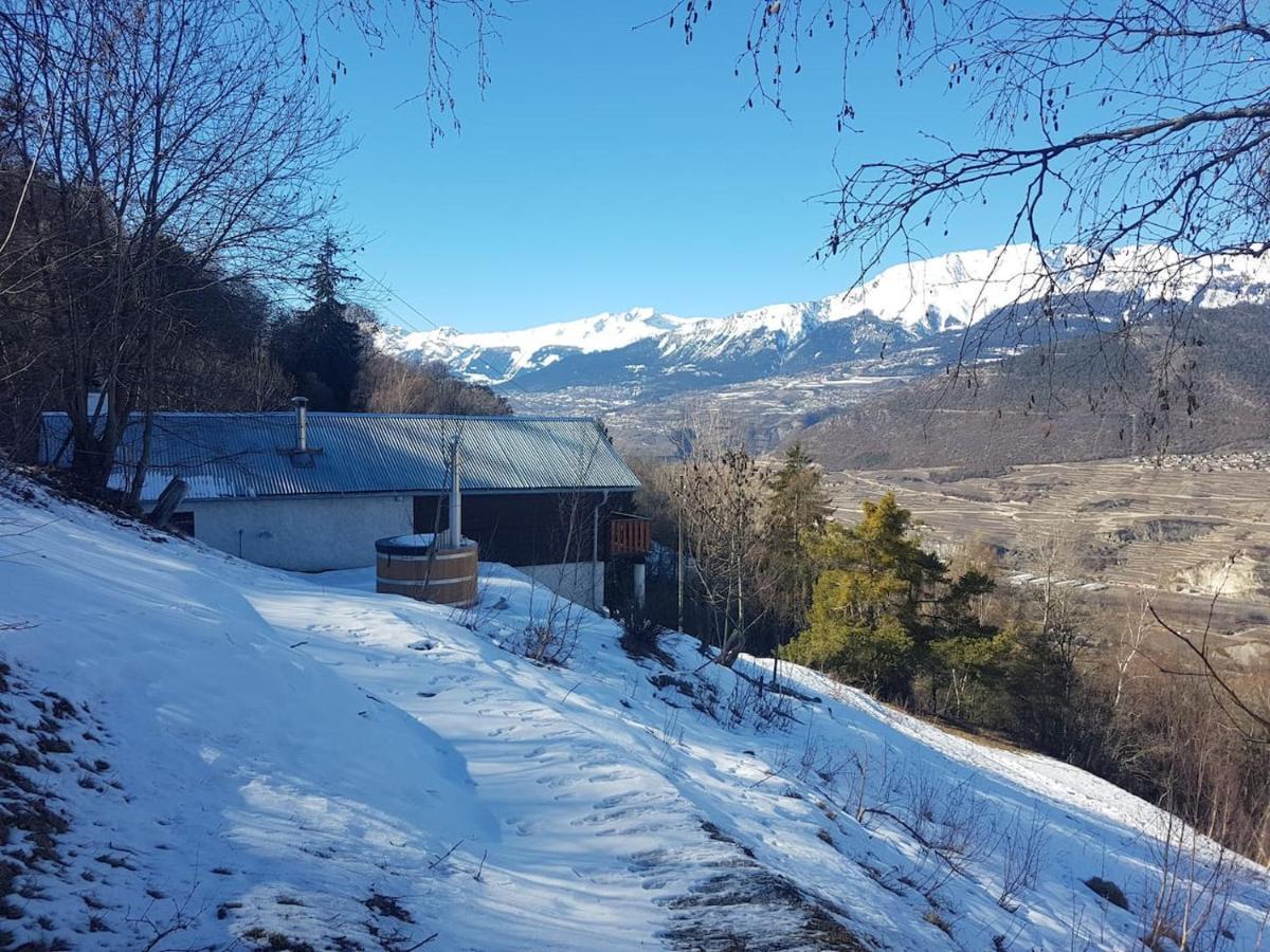 Eco Lodge With Jacuzzi And View In The Swiss Alps Grone Екстер'єр фото