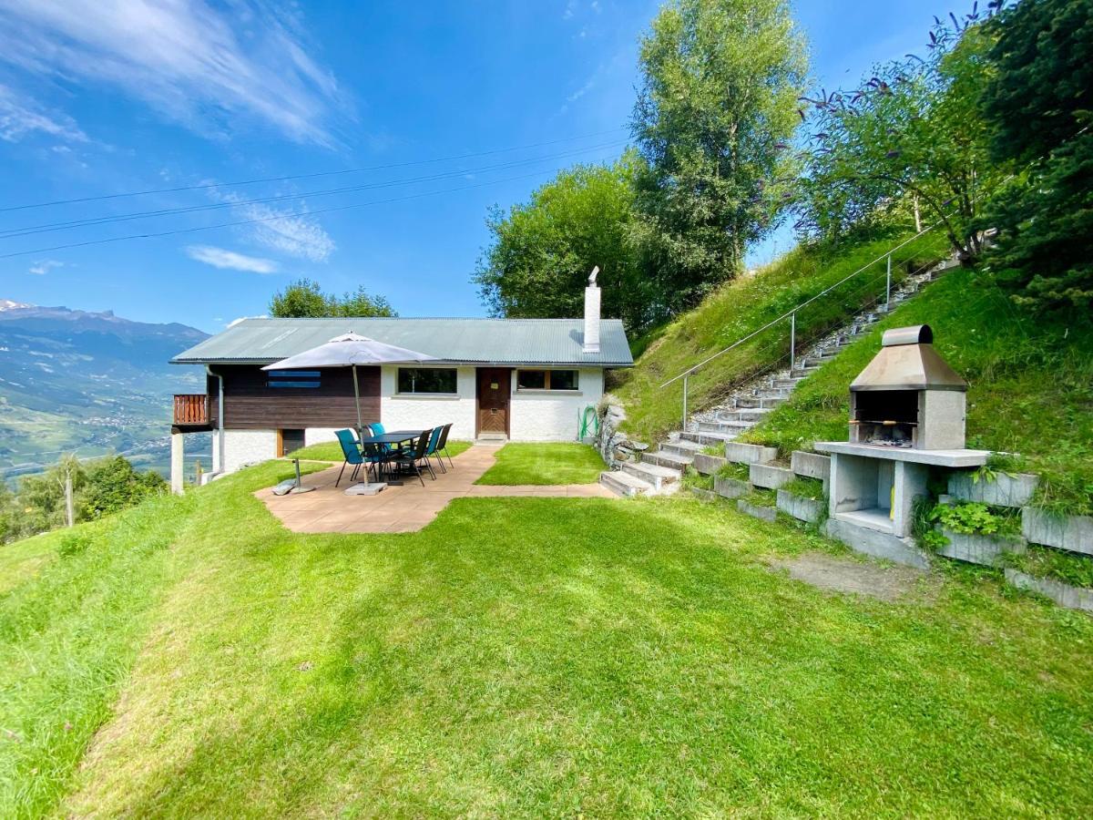 Eco Lodge With Jacuzzi And View In The Swiss Alps Grone Екстер'єр фото